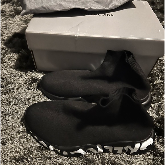 BALENCIAGA SPEED RUNNERS GRAFFITI - Picture 1 of 11